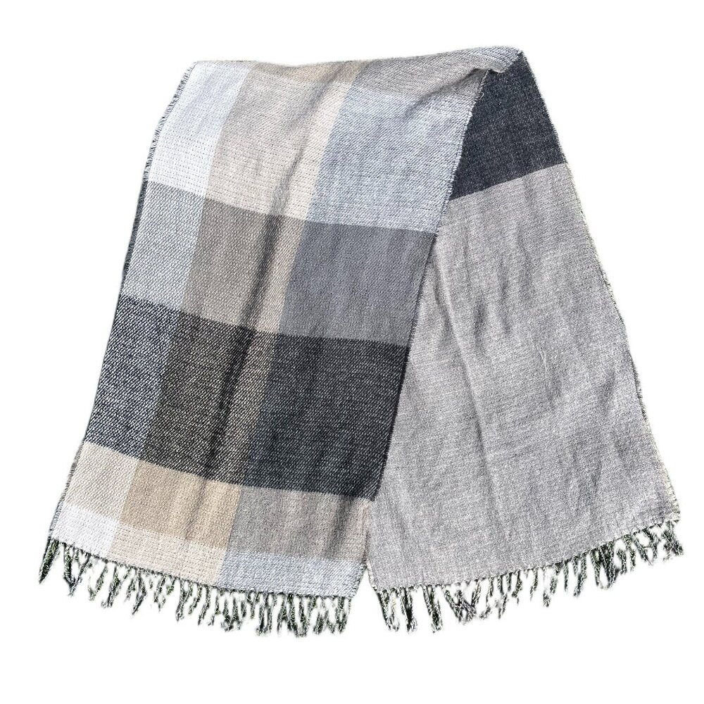 H&M Cozy and Stylish Sophisticated Plaid Pattern Women's Scarf